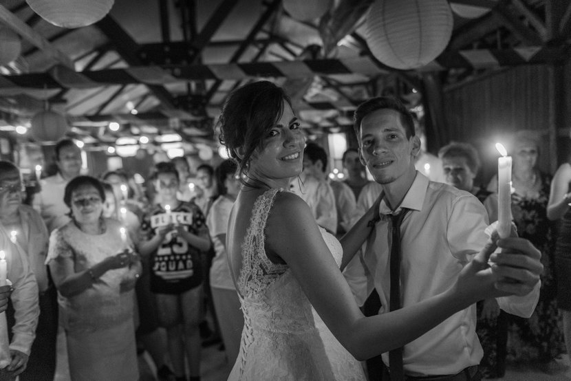 gyertyafény keringő, fotozsurnaliszta esküvői fotózás