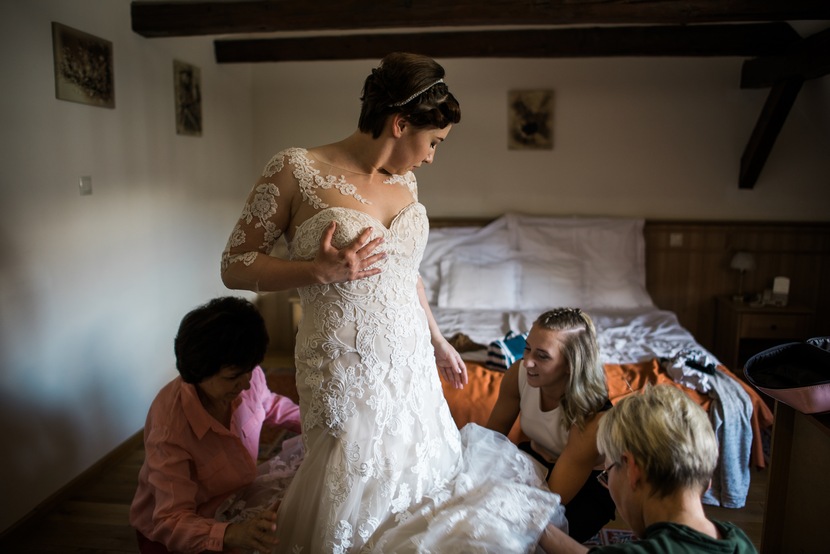esküvői előkészület, menyasszony készülődése