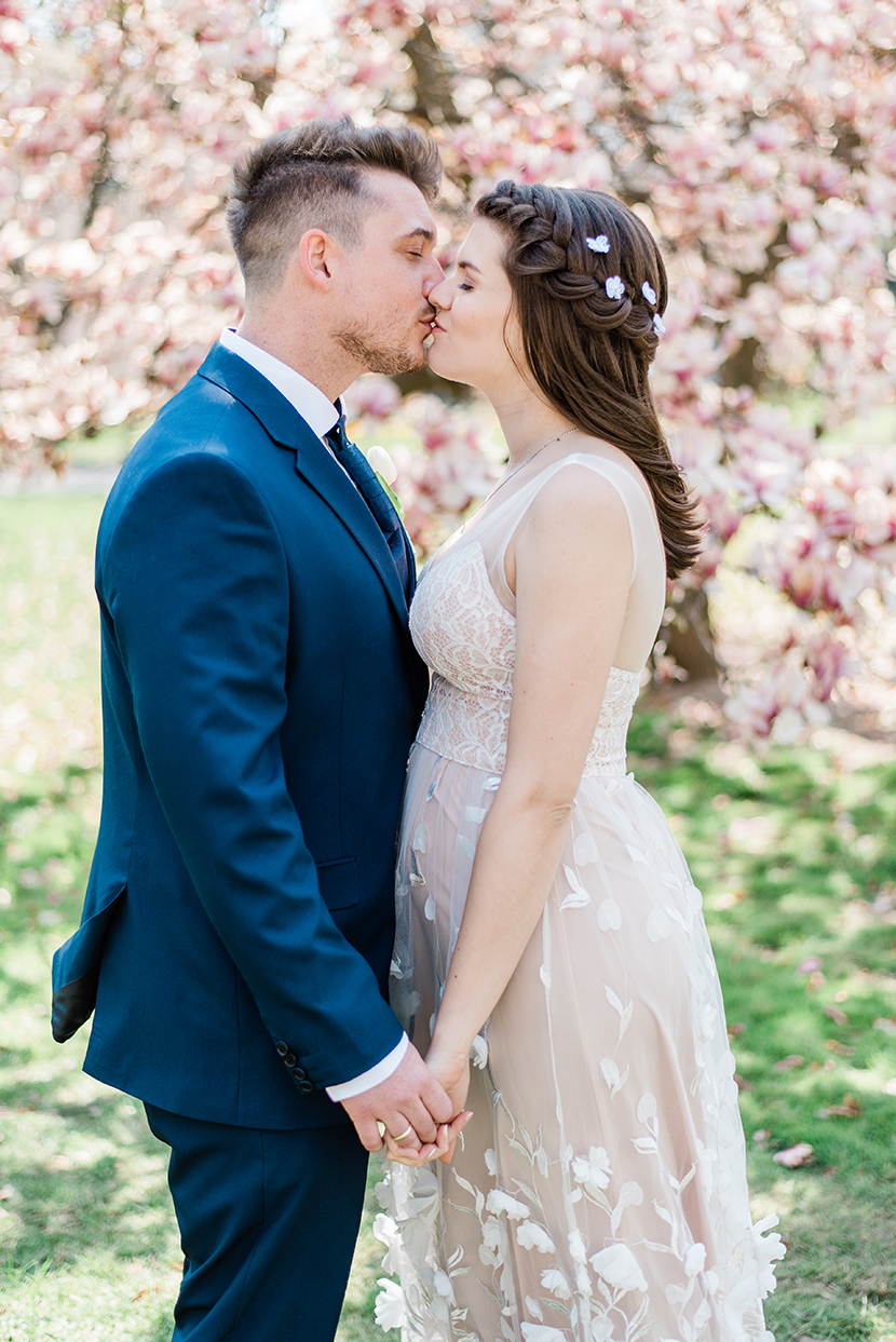 csók menyasszony vőlegény, kreatív esküvői fotózás